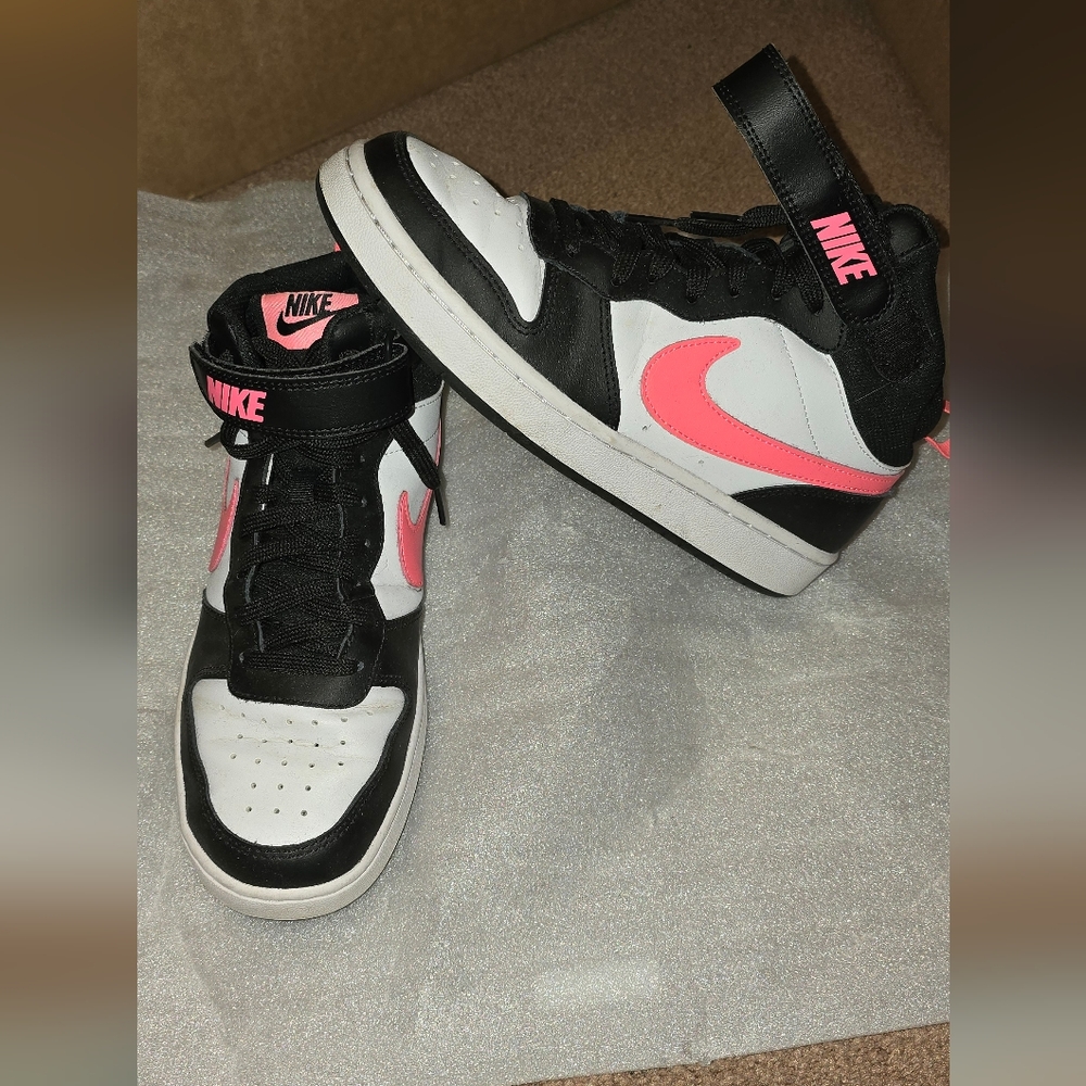Nike Court Borough Mid, kids size 6.5y, women 8